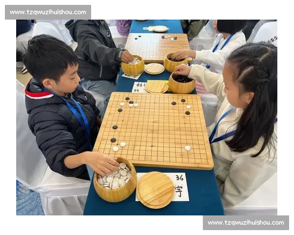 围棋智者争锋决胜千里，棋盘之上智慧与勇气的较量