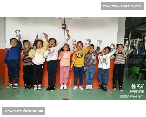 小班儿童穿衣服比赛活动精彩呈现促进孩子动手能力与团队合作精神